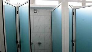 a bathroom with a shower stall and a toilet at Hostel Point in Rosario