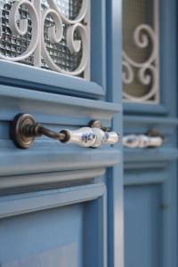 サモトラキにあるTraditional Houses Atzanouの青い戸棚