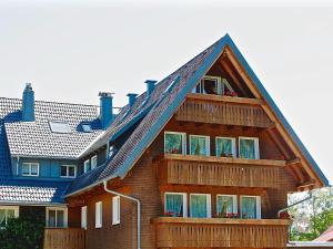 a large wooden house with a gambrel at Gästehaus Klingele in Hinterzarten