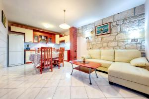 Η κουζίνα ή μικρή κουζίνα στο Apartments Dalmatino