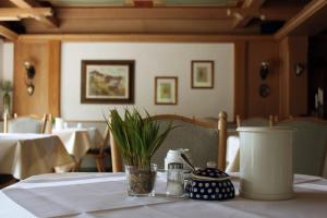Reštaurácia alebo iné gastronomické zariadenie v ubytovaní Hotel & Suites Glück Auf