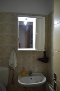 A bathroom at To Spitaki