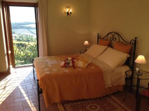 A bed or beds in a room at La terrazza fio...Rita