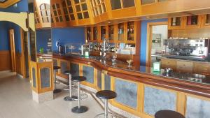 The lounge or bar area at Hostal Orly Még 17 kép