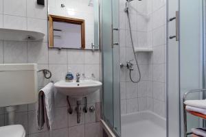 Kylpyhuone majoituspaikassa Vukosav Family Apartments and Rooms