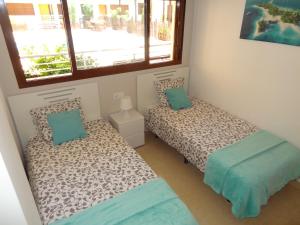A bed or beds in a room at Apartament Lazurowy