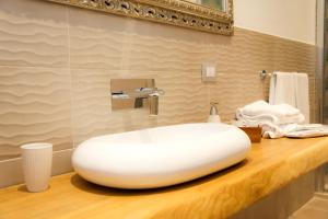 Koupelna v ubytování Hypnos Boutique Hotel + 37 fotografií