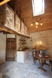 Кухня или мини-кухня в Sarl La Barinoise
