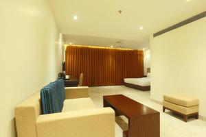 Centrum Hotel by Brijwasi客房内的一张或多张床位