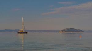 a sailboat in the middle of a large body of water at To Spitaki in Neos Marmaras