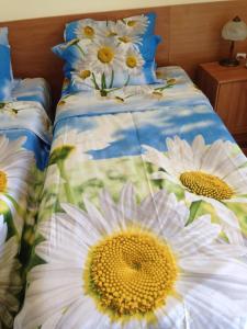a bed with a bunch of daisies on it at Vila Saltanat 41 in Varna City