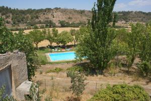 Pemandangan kolam renang di Cal Pubillet atau berdekatan