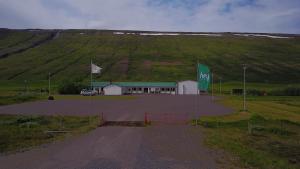 Utsikt mot fjell, enten fra gjestgiveriet eller fra et annet sted