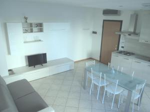 Galeriebild der Unterkunft Casa Vacanze Marone in Marone + 12 Fotos