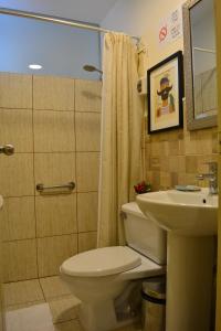 Bagno di Kangaroo Wasi Airport Bed & Breakfast