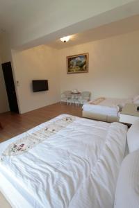 Postel nebo postele na pokoji v ubytování Jin Du Yi Yuan B & B