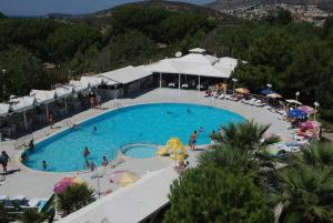 Вид на бассейн в Hotel Flora Suites - All Inclusive или окрестностях