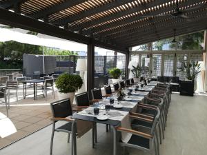 A restaurant or other place to eat at Abba Garden