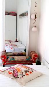 Cama ou camas em um quarto em Apartments House of Art