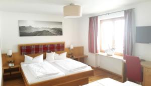 Ένα ή περισσότερα κρεβάτια σε δωμάτιο στο Hotel Steinbock