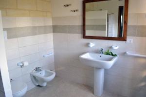 Koupelna v ubytování B&B Profumo di Alloro + 17 fotografií