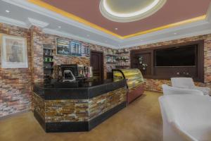a bar in a restaurant with a brick wall at منتجع مارينا جويل in Khamis Mushayt