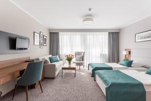 Televízia a/alebo spoločenská miestnosť v ubytovaní Hotel Wolin