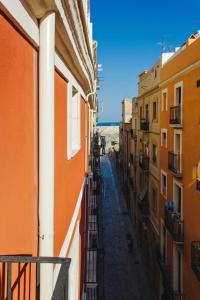 a narrow alleyway leads to a narrow alley way at Hostal Noria in Tarragona