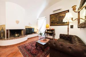 a living room with a couch and a fireplace at Palazzo Castelleschi in Tarquinia