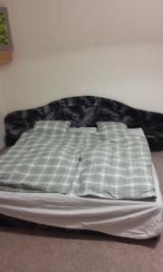 Un pat sau paturi într-o cameră la flat 18 minutes from Vaclavske namesti