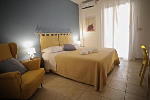 Tempat tidur dalam kamar di Il Viaggiatore B&B