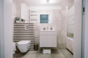 Kúpeľňa v ubytovaní Apartamenty Rodzina nad morzem + 37 fotografií