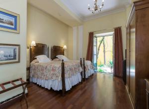 Postel nebo postele na pokoji v ubytování Hotel Las Casas de la Judería