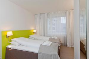 Postel nebo postele na pokoji v ubytování MediInn Hotel Oslo