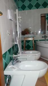 A bathroom at B&B Su Biancu - Sardinian Experience
