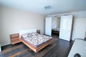 a bedroom with a bed and a large mirror at Dorya am Ring in Cologne