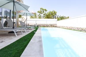 The swimming pool at or close to Villa Or - Heated Pool