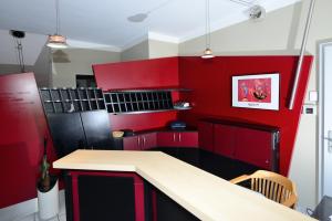 Art Hotel Weimarにあるキッチンまたは簡易キッチン