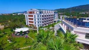 Imagem da galeria de Rawda Resort Hotel Altinoluk em Altınoluk