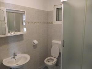 A bathroom at B&B Maestral Rab