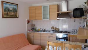 Kuchyň nebo kuchyňský kout v ubytování Apartment Bataja