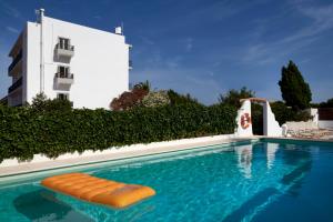 Bazén v ubytování Hostal Flamingo by Nest nebo v jeho okolí