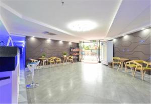 Gallery image of Zhuhai Dreamers Capsule Hotel in Zhuhai