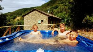 Bazén v ubytovaní Il Borgo Dei Celti alebo v jeho blízkosti
