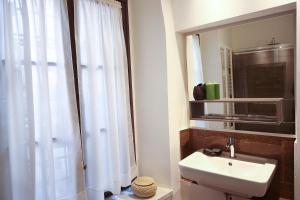 a bathroom with a white sink and a shower at San Giacomo Bed & Breakfast in Verona