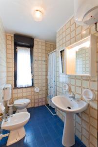 a bathroom with two sinks and two toilets at Quadrangolo in Bibione +115 photos