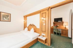 Łóżko lub łóżka w pokoju w obiekcie Hotel Hoferwirt
