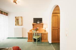 Telewizja i/lub zestaw kina domowego w obiekcie Hotel Hoferwirt