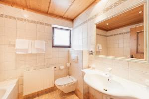 Łazienka w obiekcie Hotel Hoferwirt