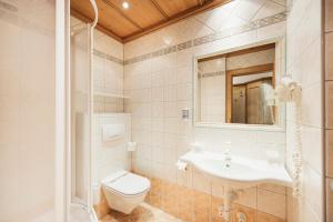 Łazienka w obiekcie Hotel Hoferwirt